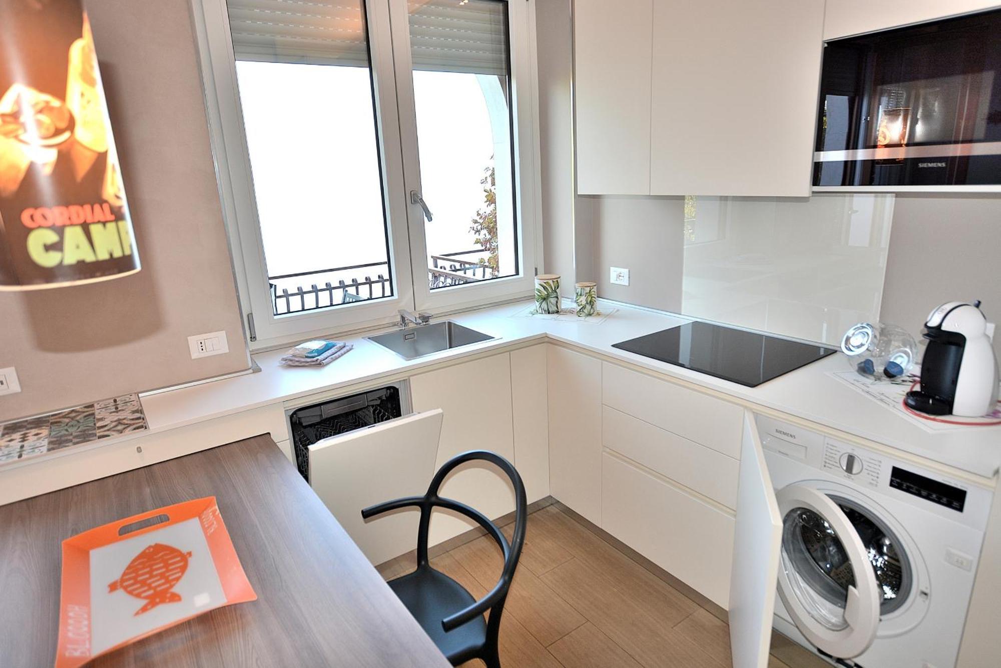 Leonardo Walsh Apartment With Lake View Torri Del Benaco Eksteriør billede